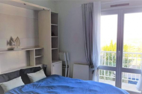Studio pour 2, lumineux, 300m de la plage, vue sur la mer